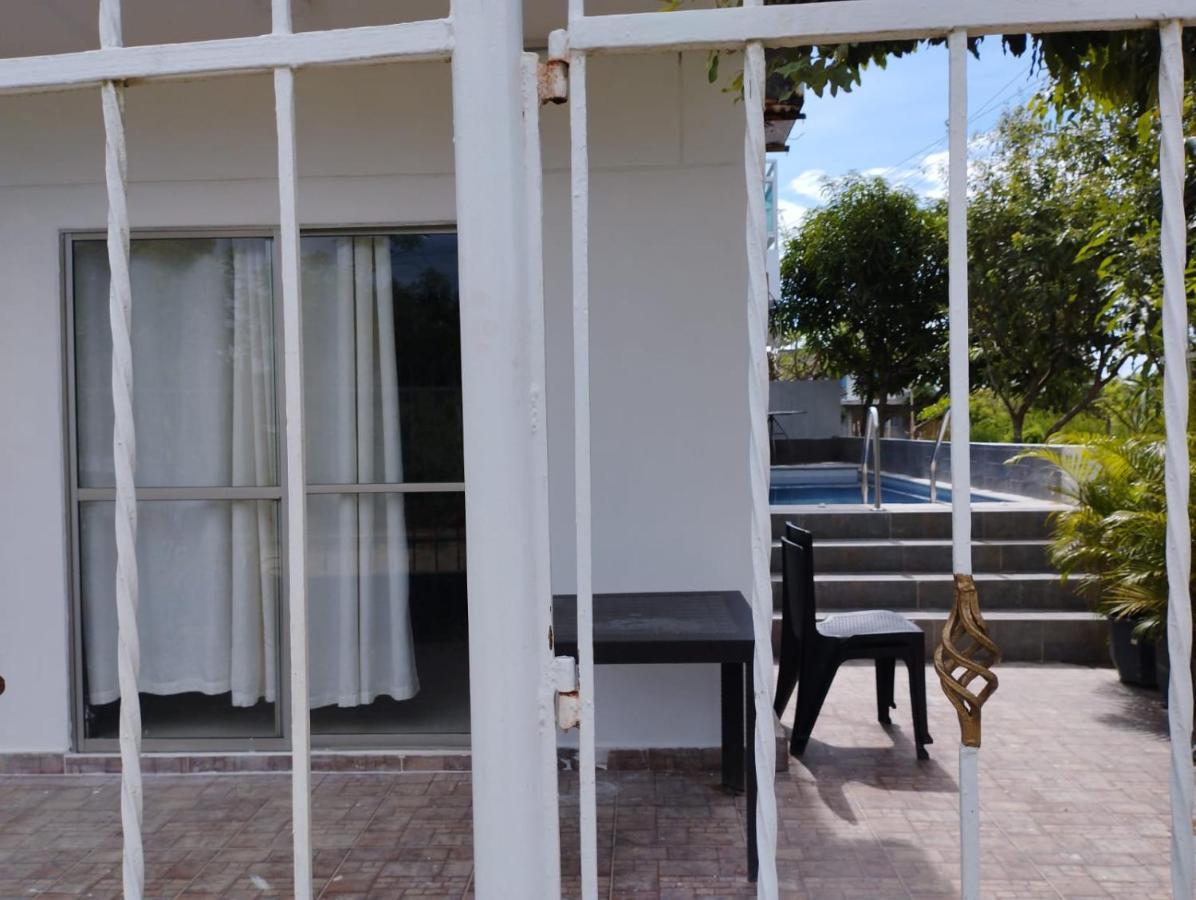 Apartahotel Eden Coveñas מראה חיצוני תמונה