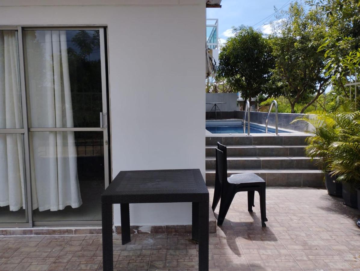 Apartahotel Eden Coveñas מראה חיצוני תמונה